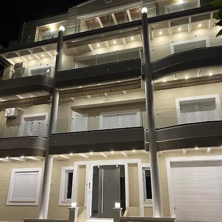 Green Apple Apartment