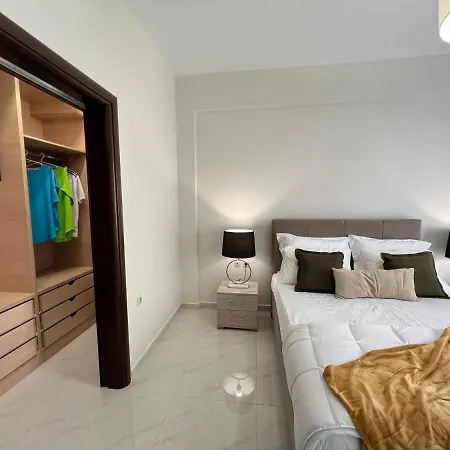 Green Apple Apartment